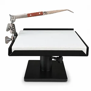 PLAQUE DE SOUDURE ROTATIVE AVEC TROISIÈME MAIN ET PINCETTE